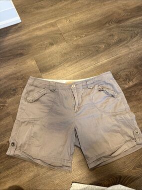 Denver Hayes Women's Cargo Shorts in Taupe Gray